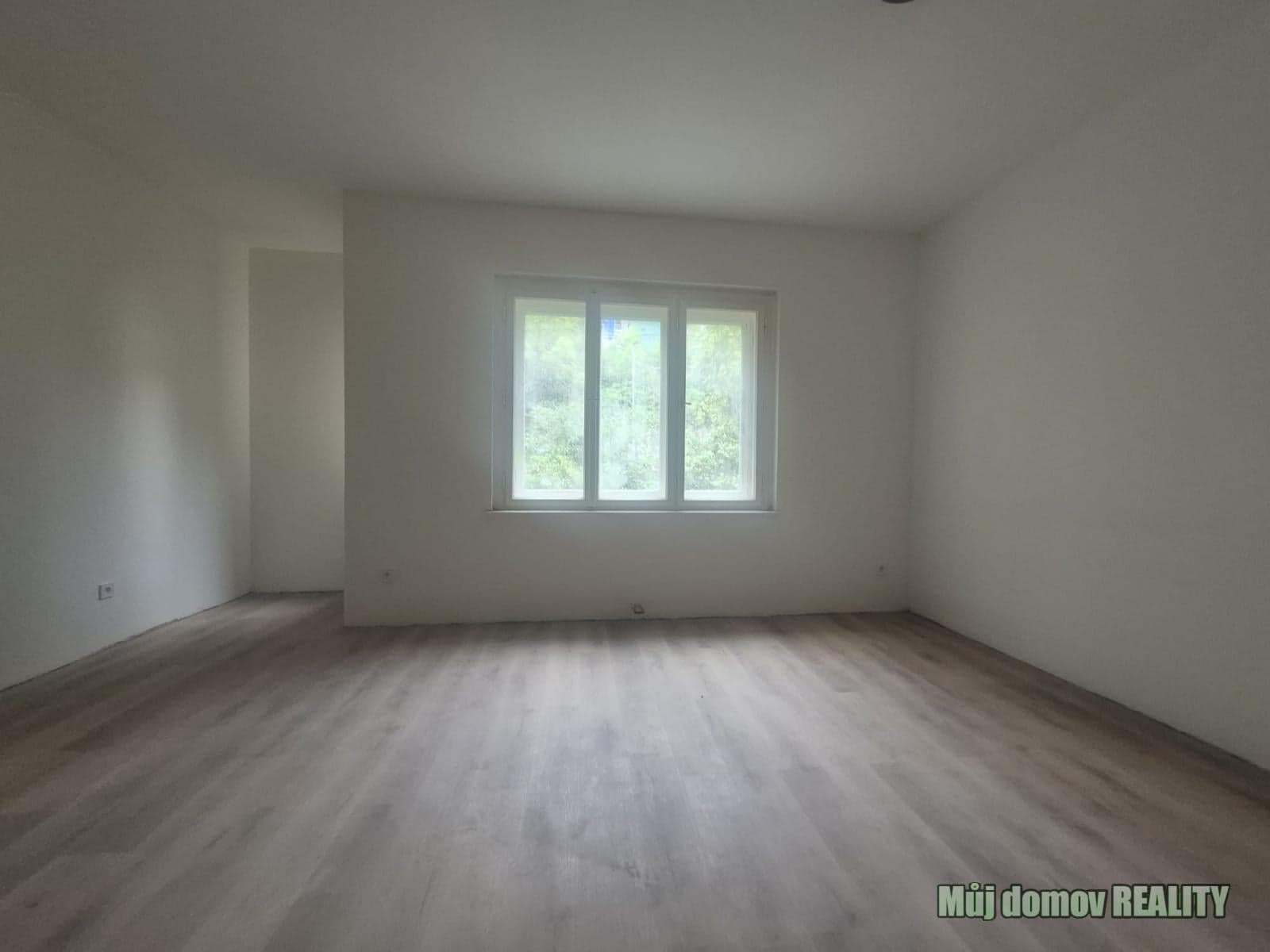 Pronájem nového bytu 1+kk, 30 m² Na Truhlářce, Praha 8 Libeň – foto 3