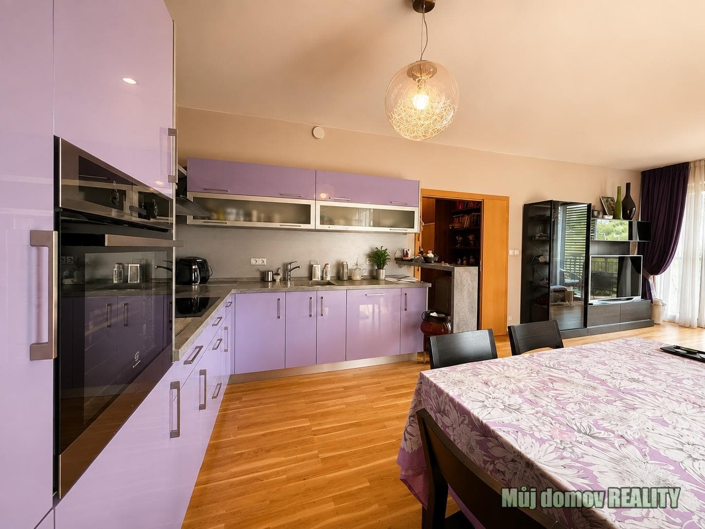 K pronájmu krásný byt 3+kk o velikosti 89 m2, s vlastní zahradou 113 m2, Praha Spojovací – foto 3
