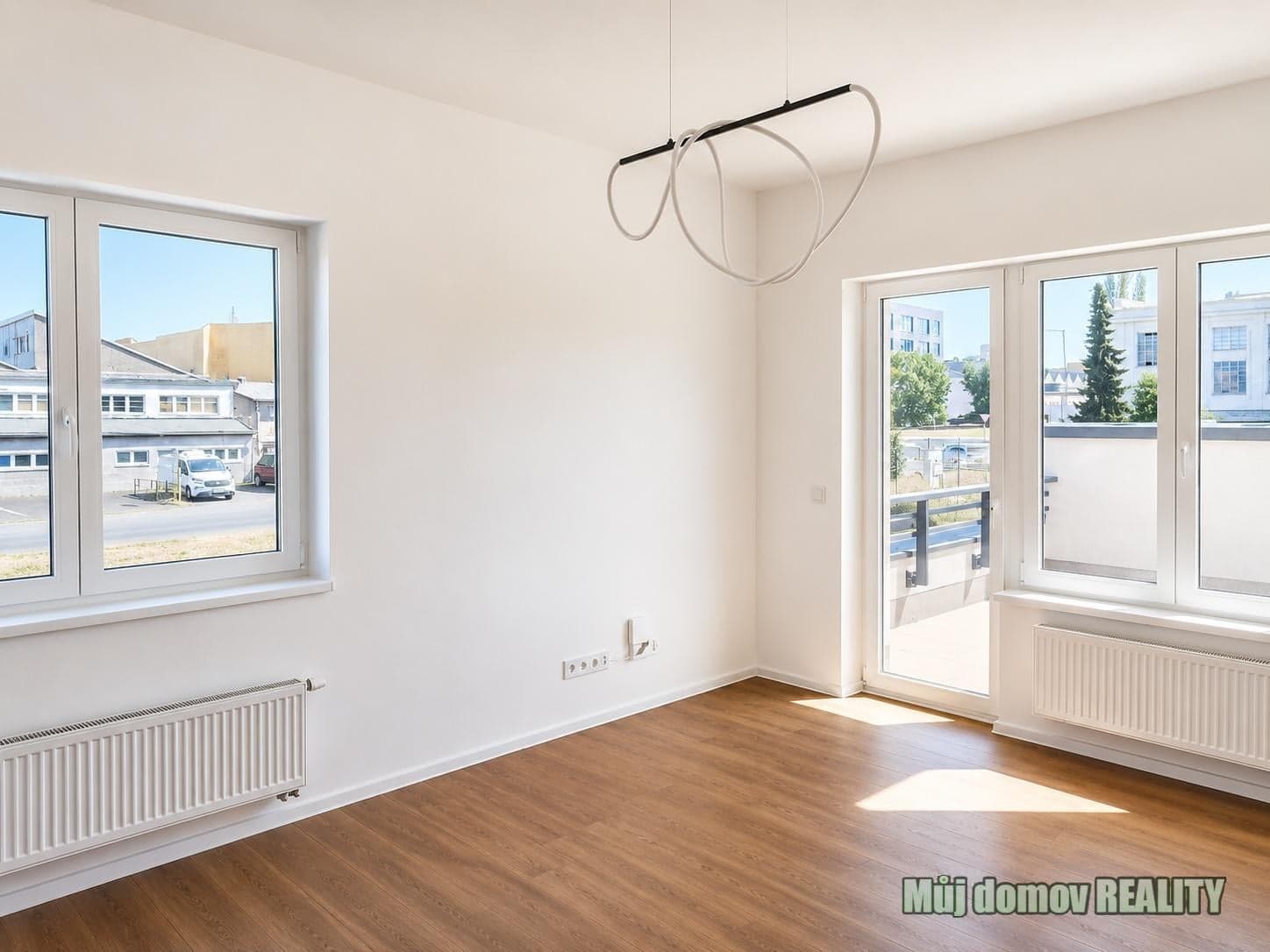 Pronájem moderního bytu 2+kk s velkou terasou 26 m² Praha 10, Hostivař – foto 2