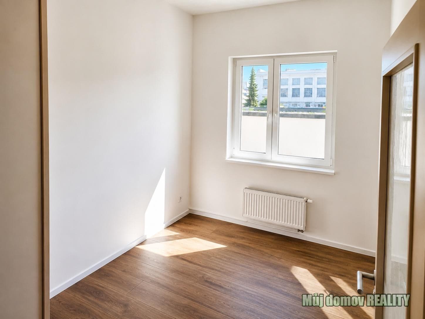 Pronájem moderního bytu 2+kk s velkou terasou 26 m² Praha 10, Hostivař – foto 3