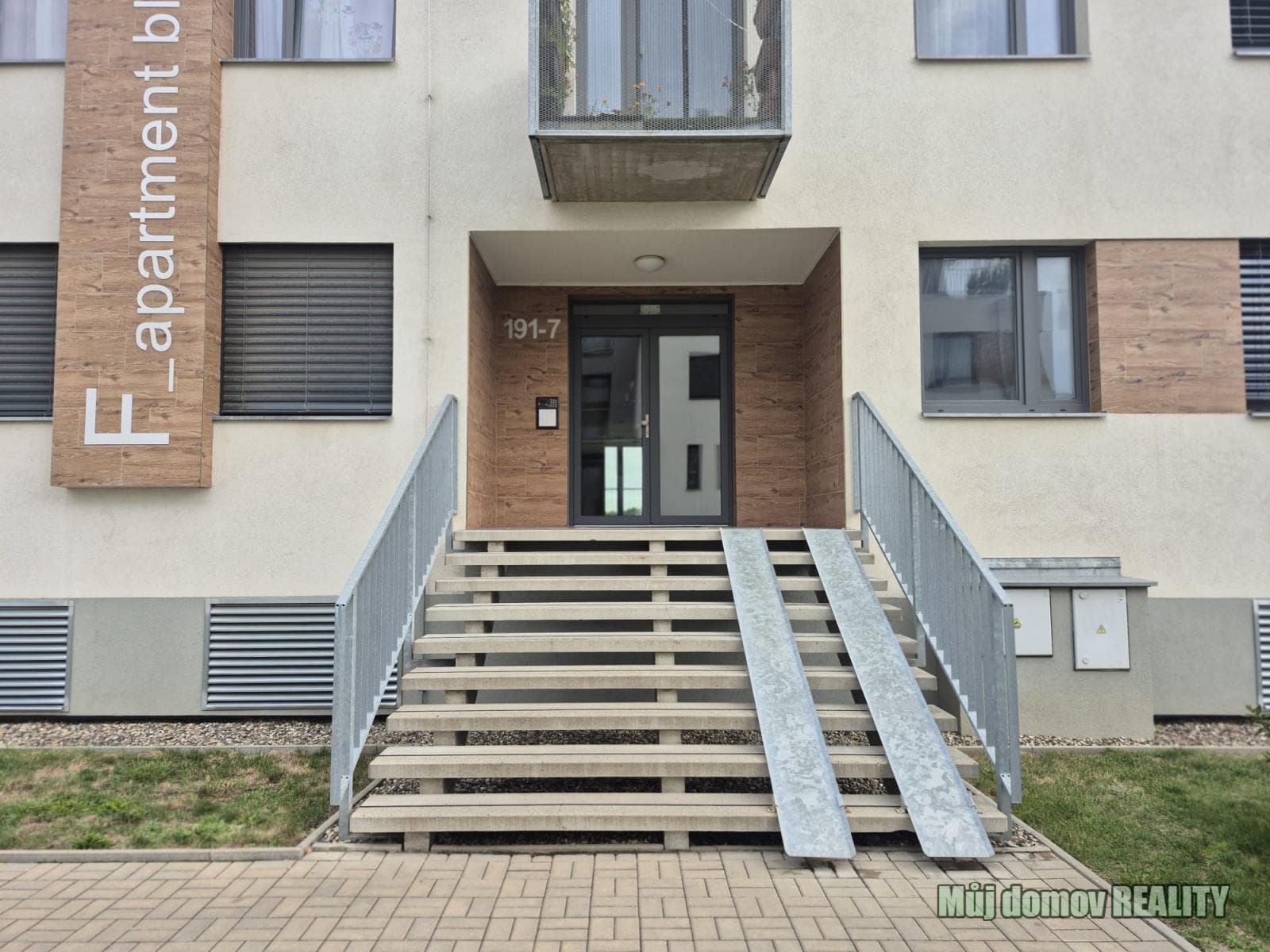 Pronájem nadstandardního bytu 2+kk, 53,7 m² + terasa 34 m², Praha 5 Sobín – foto 2