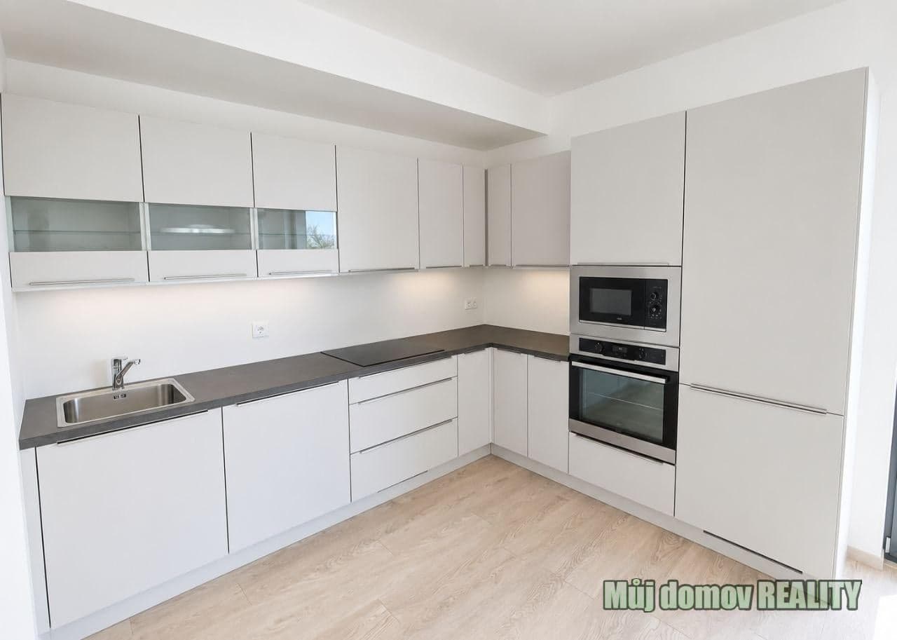 Pronájem bytu 4+kk, 86 m², balkon 10 m², parkovací stání Praha 8, Libeň, Nad Bání – foto 4