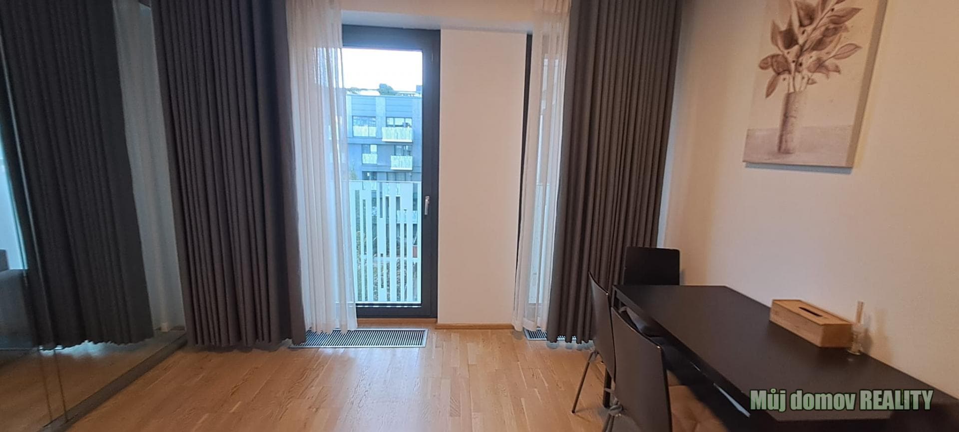 Pronájem kompletně zařízeného bytu 2+1, 79 m² Garden Towers, Praha 3 Žižkov – foto 3