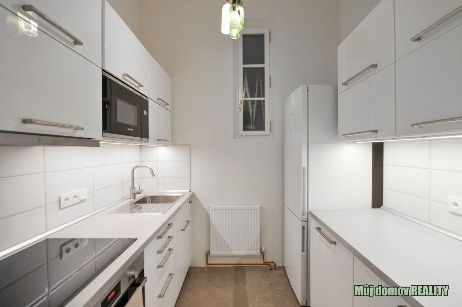 Pronájem plně zařízeného bytu 1+1, 33 m² Praha 2, Nové Město, ul. Hálkova