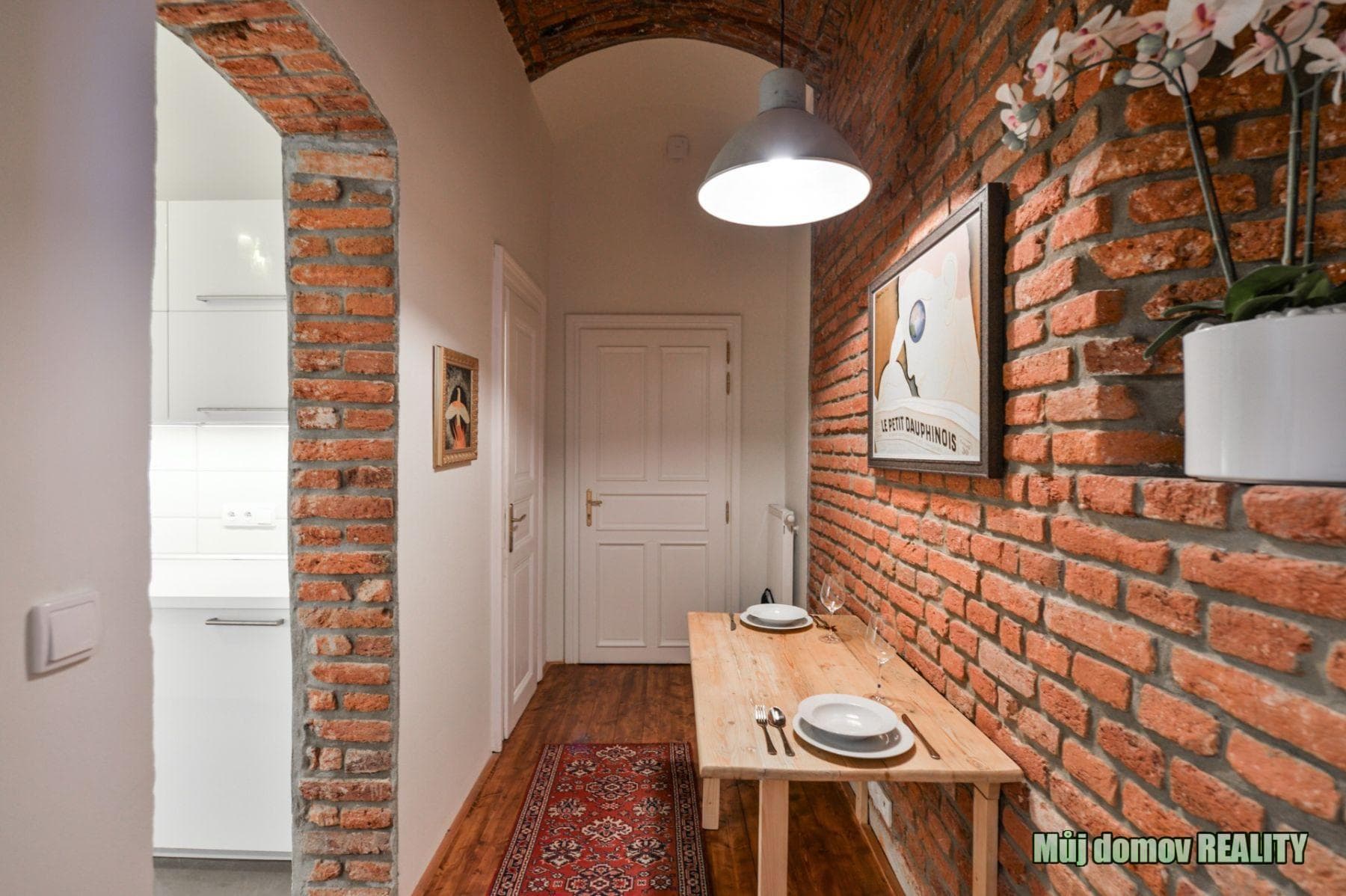 Pronájem plně zařízeného bytu 1+1, 33 m² Praha 2, Nové Město, ul. Hálkova – foto 2