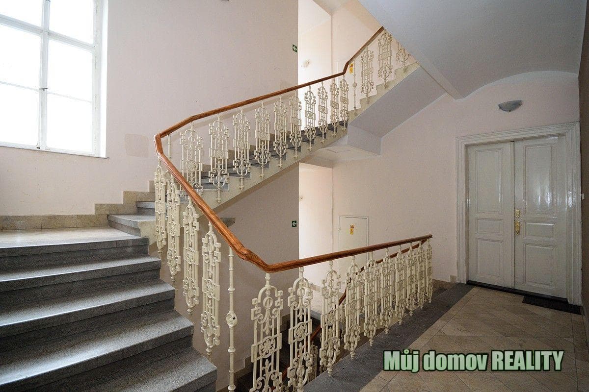 Pronájem plně zařízeného bytu 1+1, 33 m² Praha 2, Nové Město, ul. Hálkova – foto 4