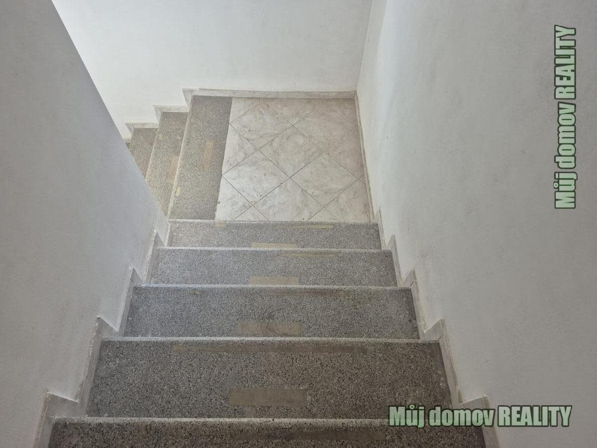 PRONÁJEM OBCHODNÍHO PROSTORU + BYT 3+KK | ŽATEC Husitské náměstí – foto 2