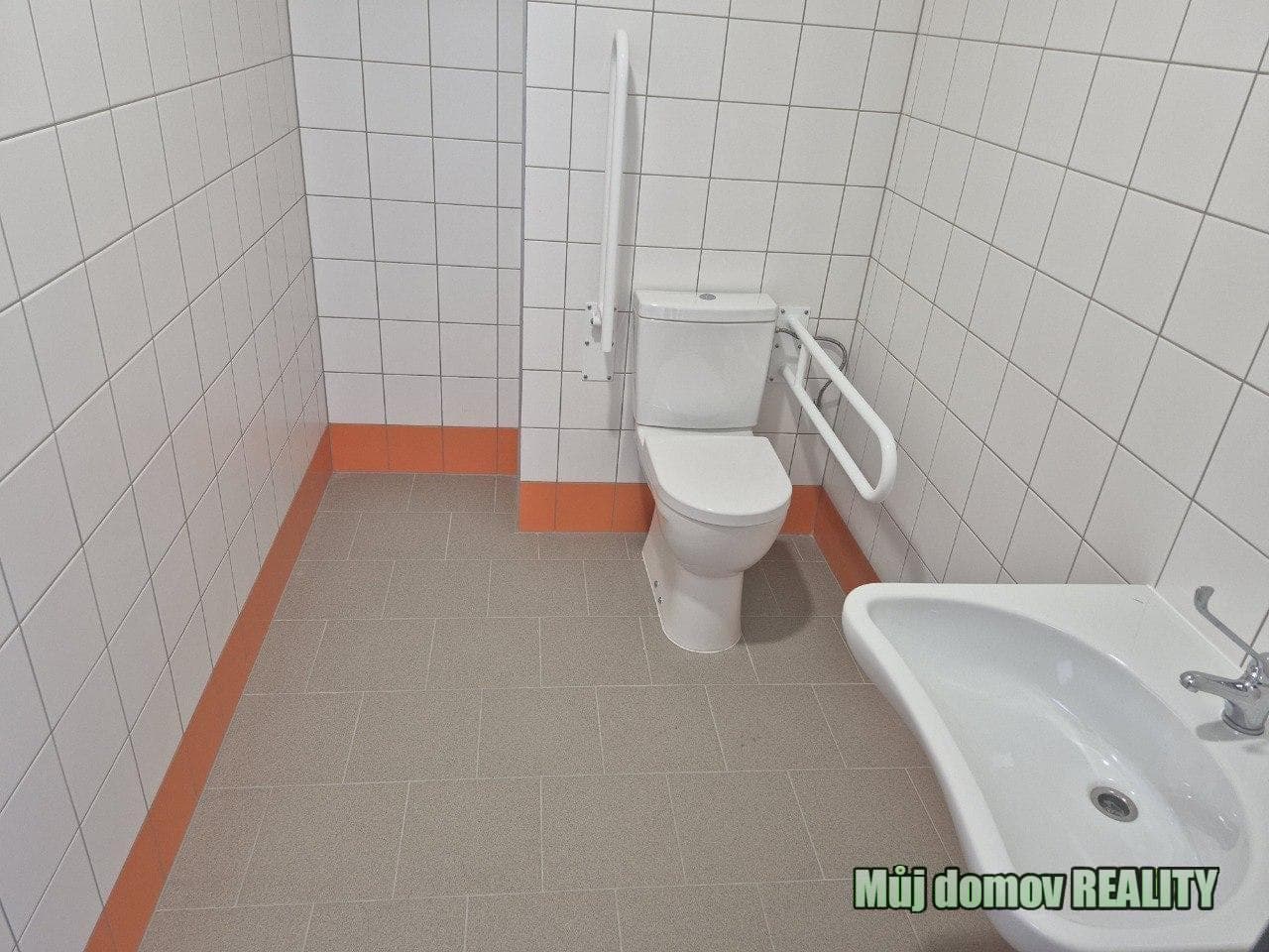 Pronájem skladových a komerčních prostor až 550 m2, Praha 10 Hostivař, ulice K Pérovně – foto 2