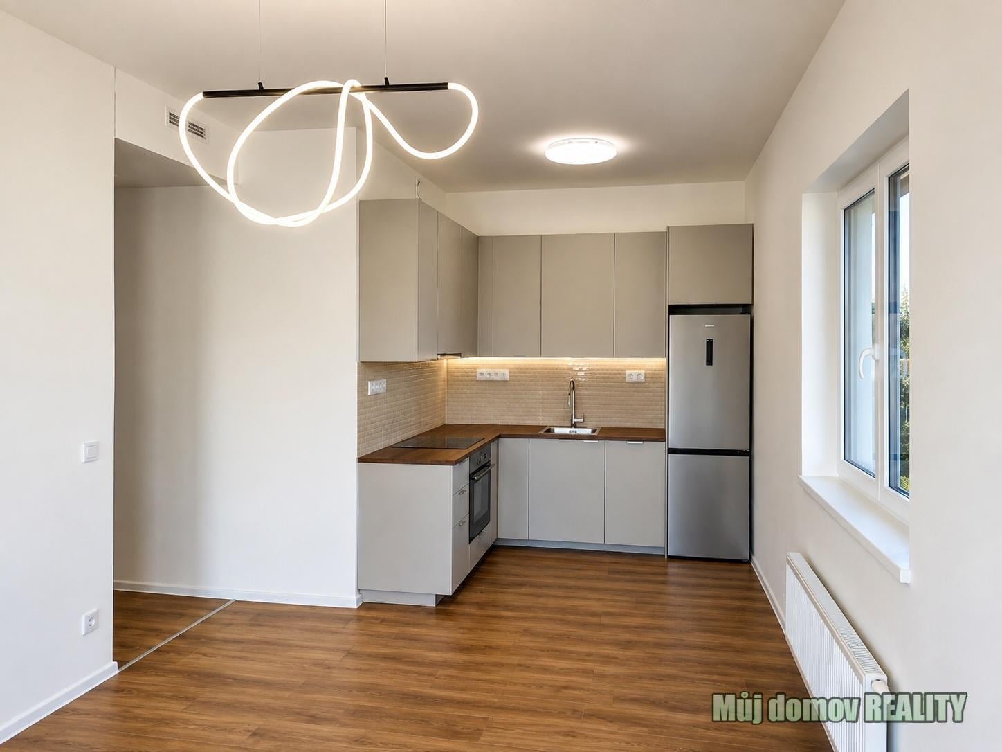 Pronájem moderního bytu 2+kk s velkou terasou 26 m² Praha 10, Hostivař – foto 1