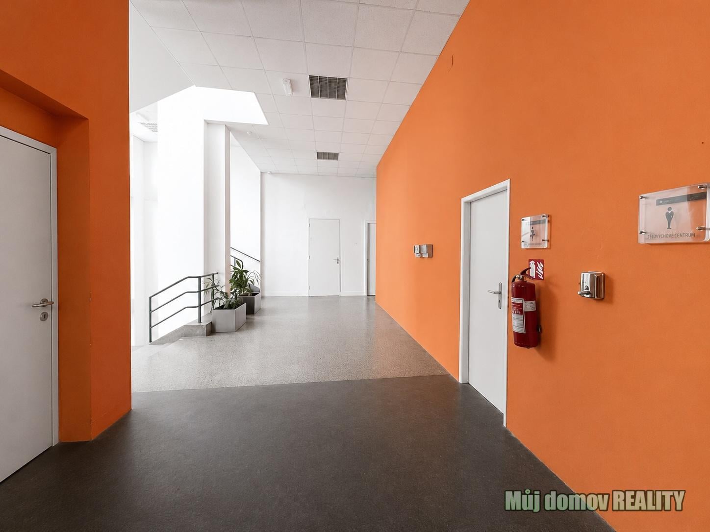 Pronájem kancelářských prostor různých velikostí, Praha 9, Kolbenova, blízko metra – foto 1