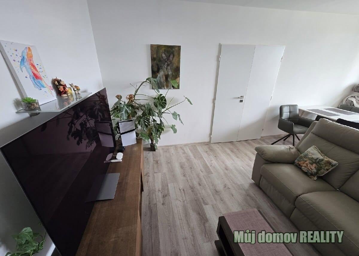 Pronájem bytu 3+1, 79 m² prosklená lodžie 7 m², Praha 8 Bohnice – foto 1