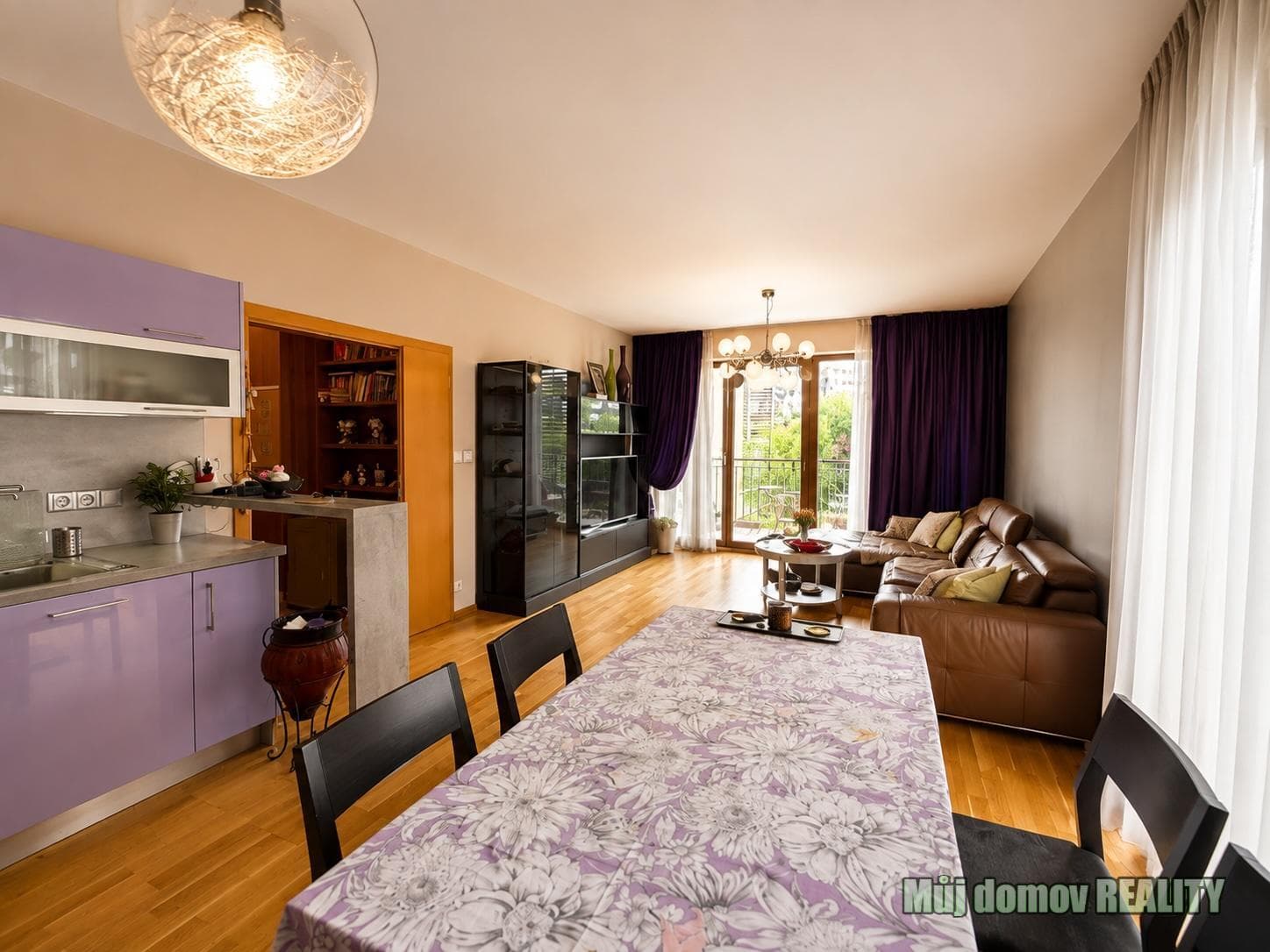 K pronájmu krásný byt 3+kk o velikosti 89 m2, s vlastní zahradou 113 m2, Praha Spojovací