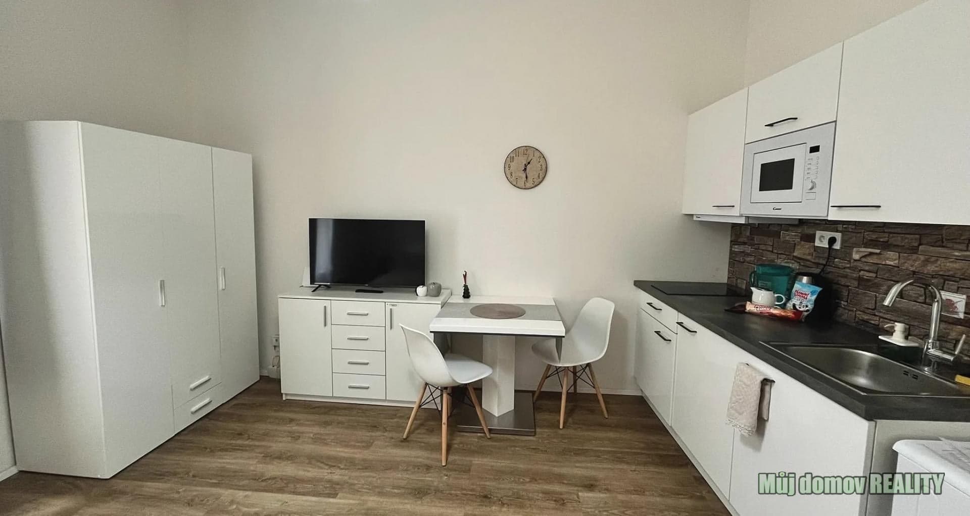 Pronájem útulného a kompletně zařízeného bytu 1+kk, 30 m² Praha 1, Nové Město, Petrská