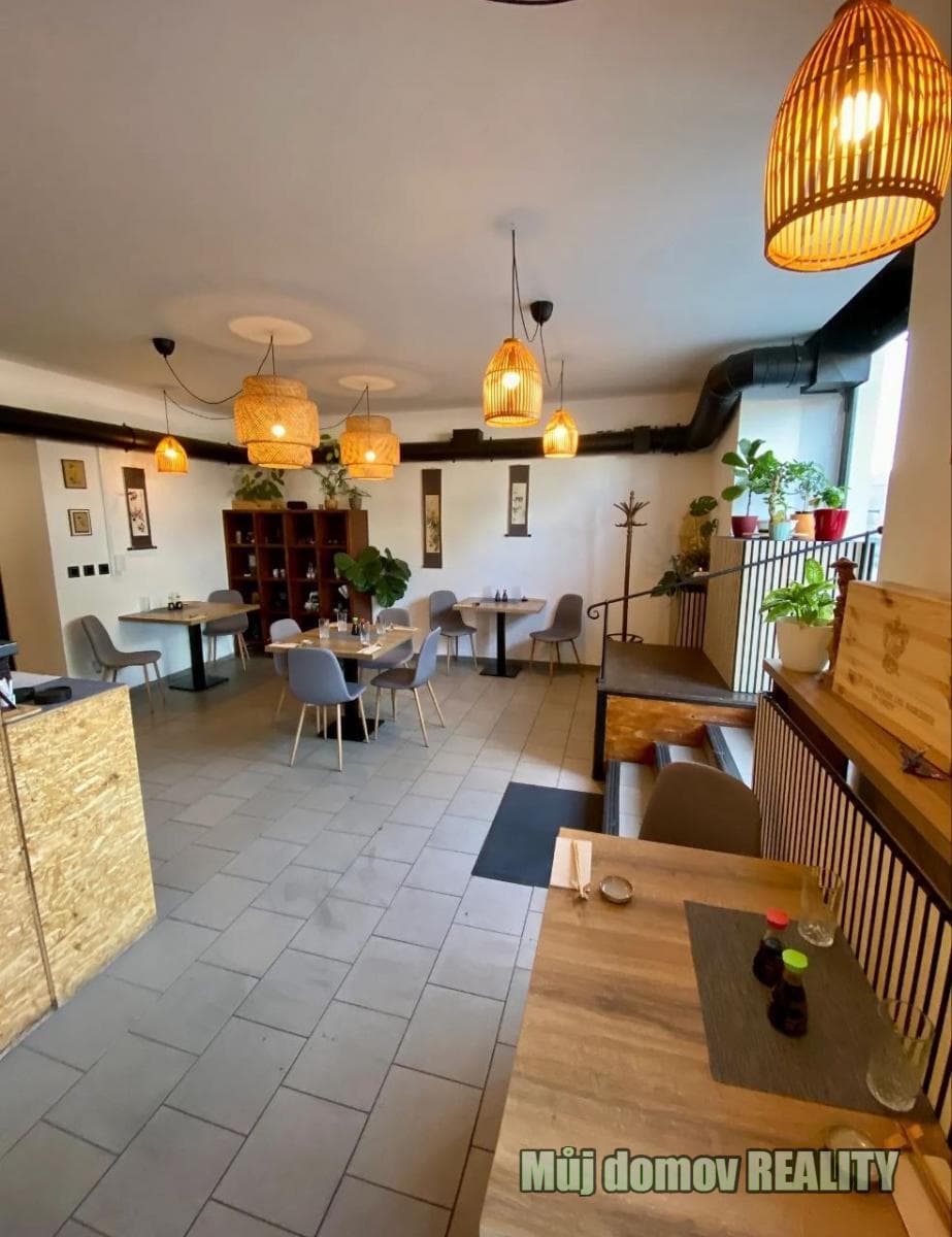 Pronájem zavedené restaurace 86 m² Rašínovo nábřeží, Praha 2 Nové Město
