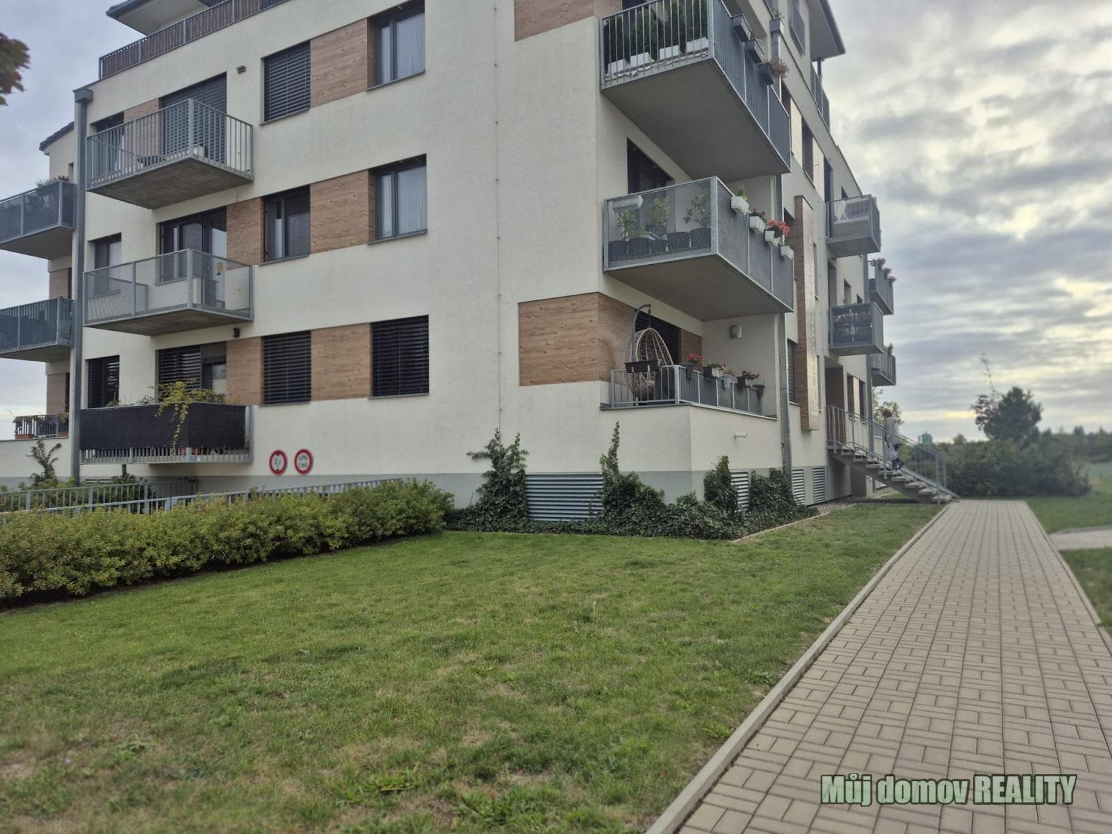 Pronájem nadstandardního bytu 2+kk, 53,7 m² + terasa 34 m², Praha 5 Sobín